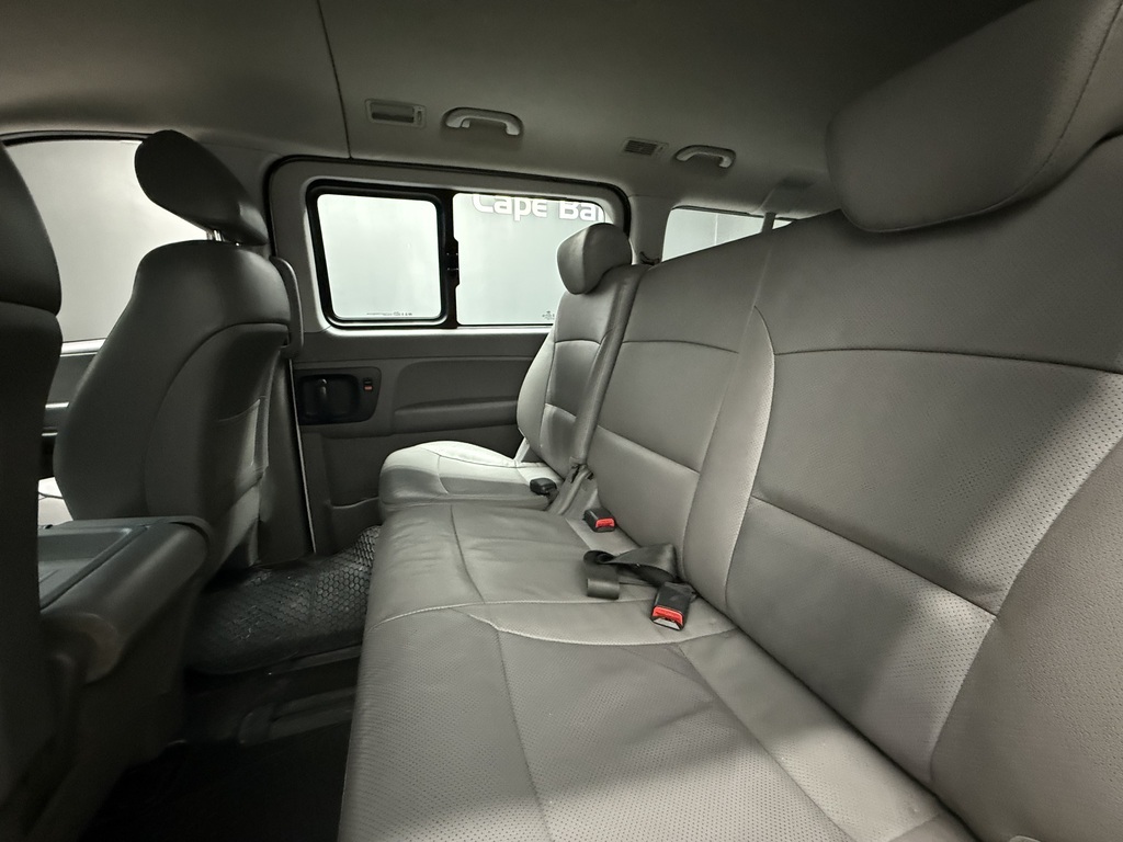 HYUNDAI H-1 H-1 2.5 CRDI A/T/ 2.5 ELITE A/T - 8