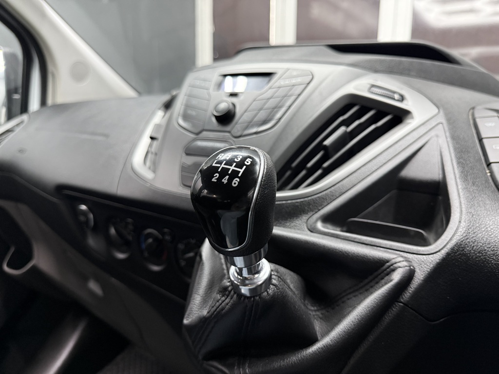 FORD TOURNEO TOURNEO CUSTOM 2.2TDCi  AMBIENTE LWB - 13