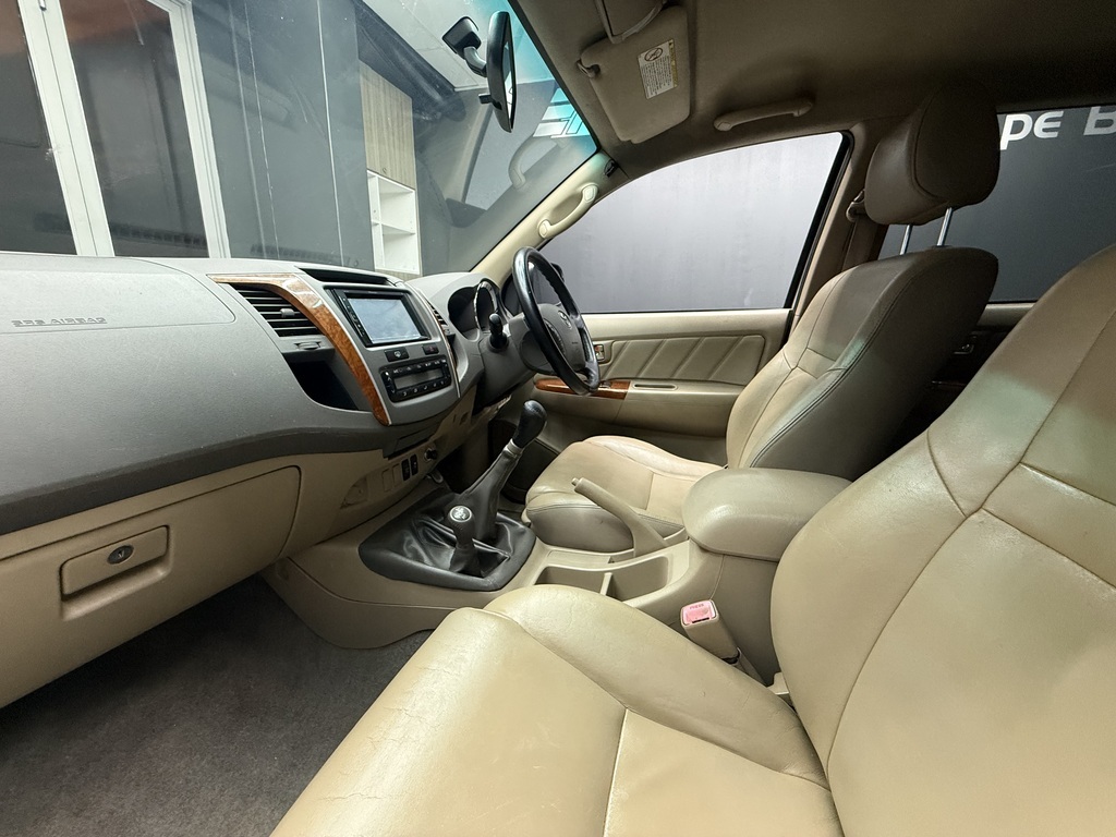 TOYOTA FORTUNER FORTUNER 3.0D-4D R/B 4X4 - 9