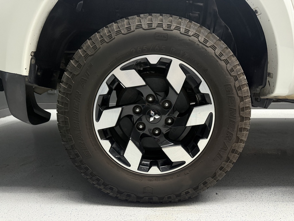 MITSUBISHI TRITON TRITON 2.4 Di-DC 4X4 A/T P/U D/C - 17