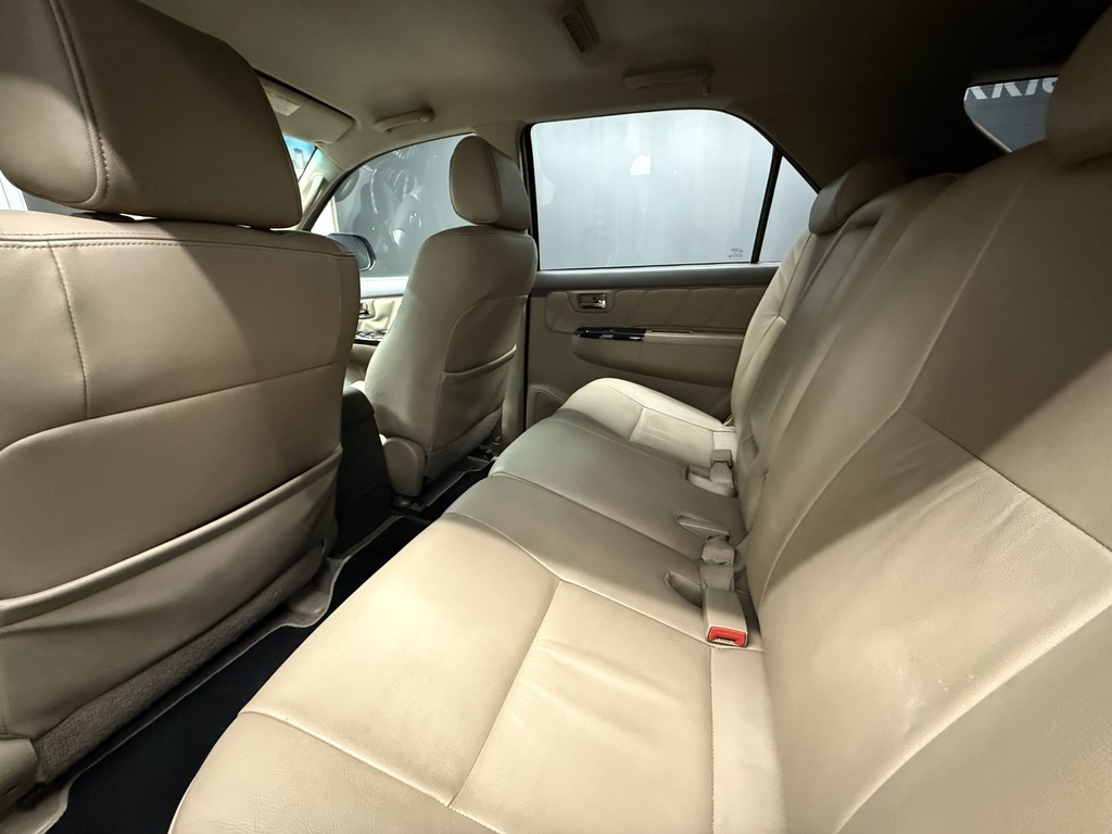 TOYOTA FORTUNER FORTUNER 3.0D-4D 4X4 A/T - 11