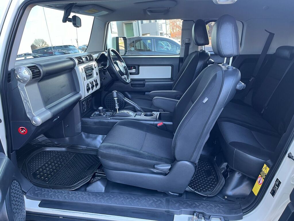 TOYOTA LANDCRUISER L/CRUISER FJ 4.0 V6 CRUISER