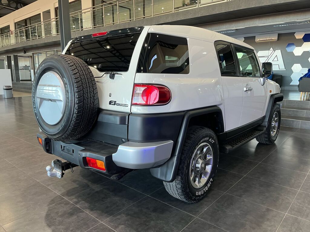 TOYOTA LANDCRUISER L/CRUISER FJ 4.0 V6 CRUISER