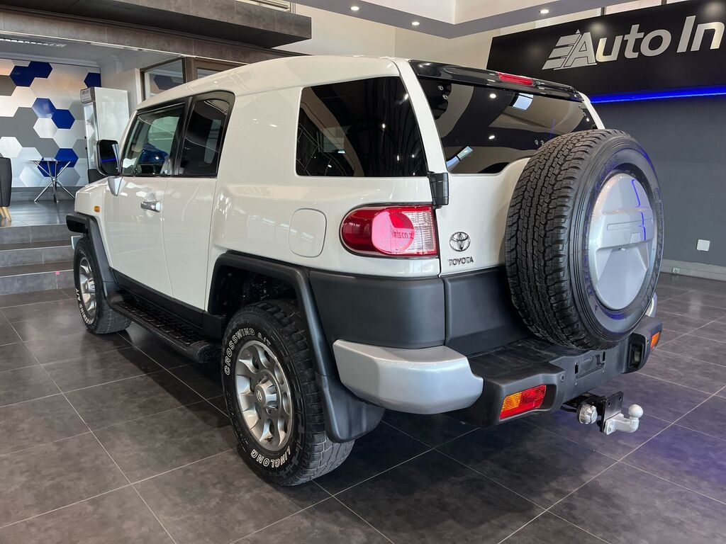 TOYOTA LANDCRUISER L/CRUISER FJ 4.0 V6 CRUISER