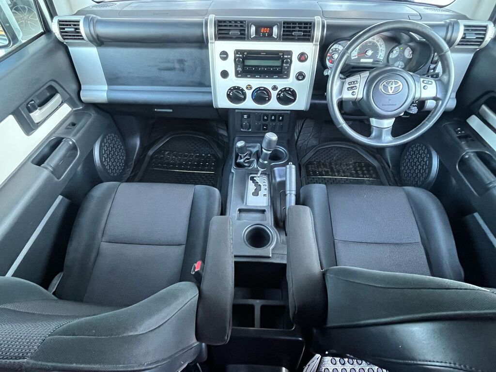 TOYOTA LANDCRUISER L/CRUISER FJ 4.0 V6 CRUISER