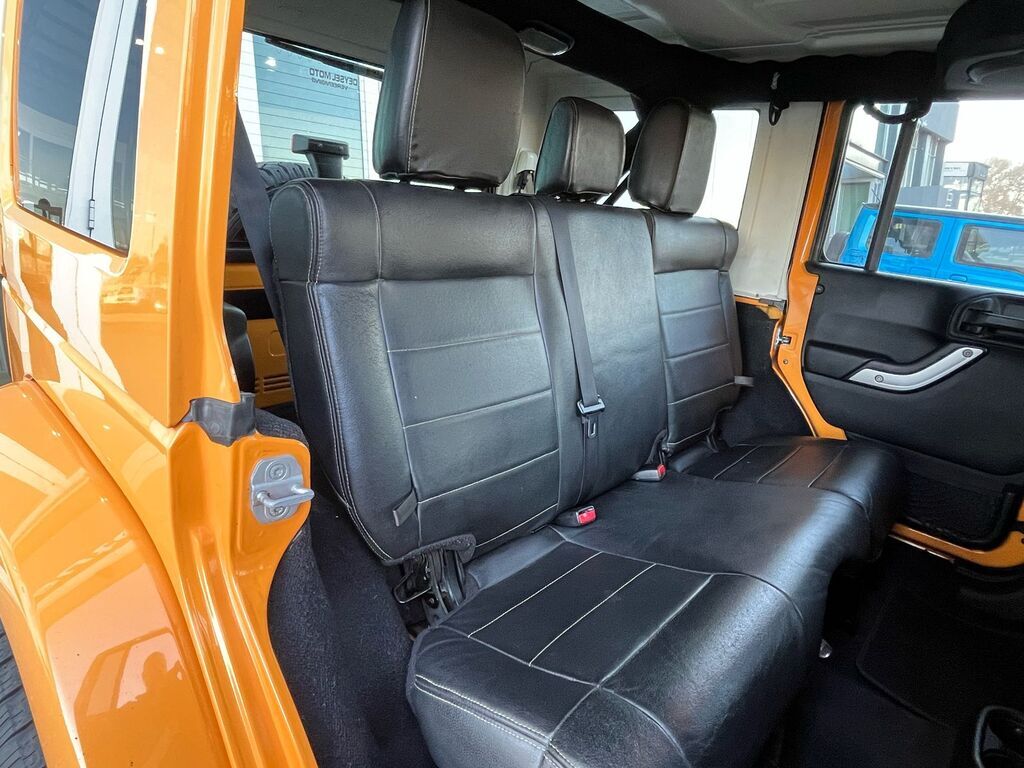 JEEP WRANGLER WRANGLER UNLTD SAHARA 3.6L V6 A/T
