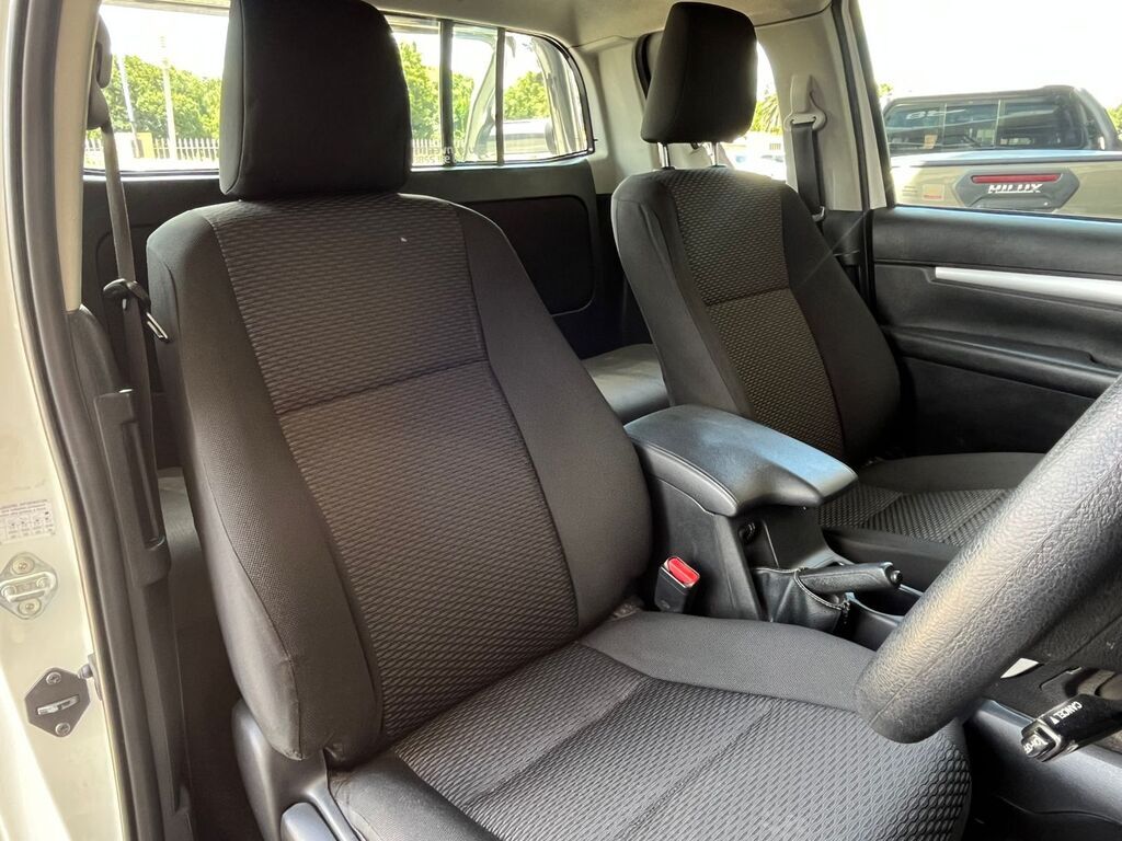 TOYOTA HILUX HILUX 2.4 GD-6 RB SRX P/U E/CAB