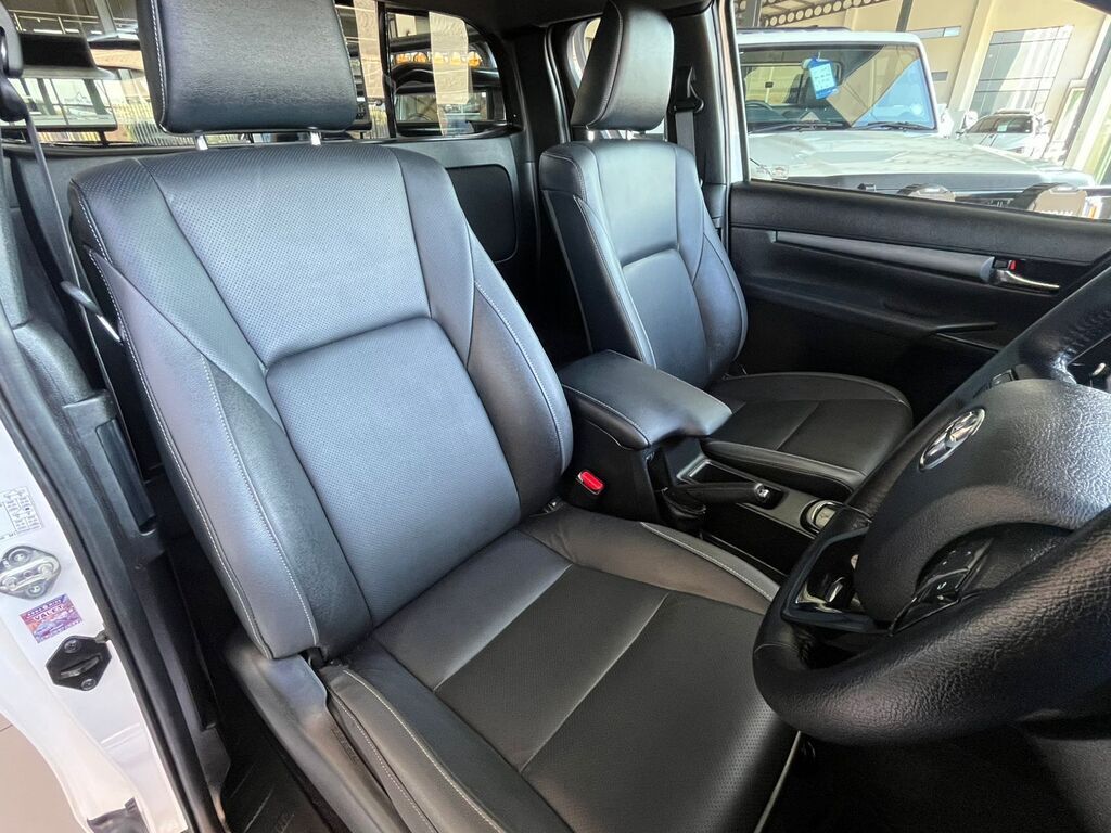 TOYOTA HILUX HILUX 2.8 GD-6 RB LEGEND 4X4 A/T P/U E/CAB