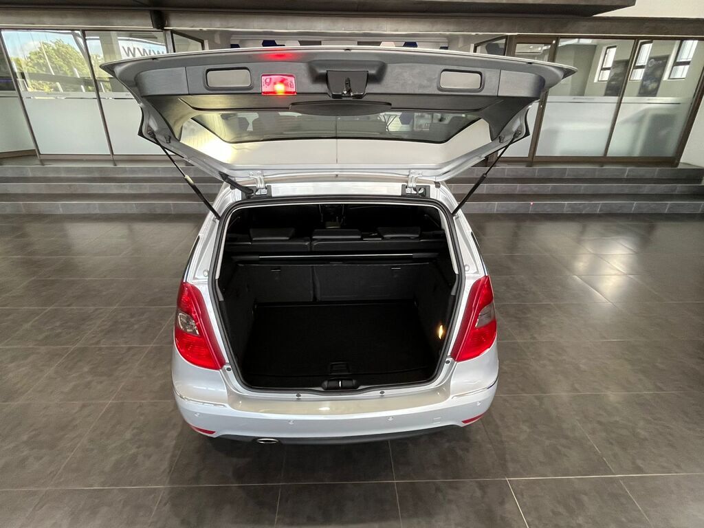 MERCEDES-BENZ A CLASS A 180 AVANTGARDE A/T - 19