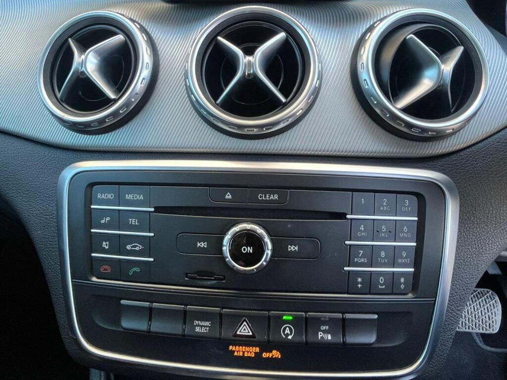 MERCEDES-BENZ GLA GLA 200 CDI A/T - 20