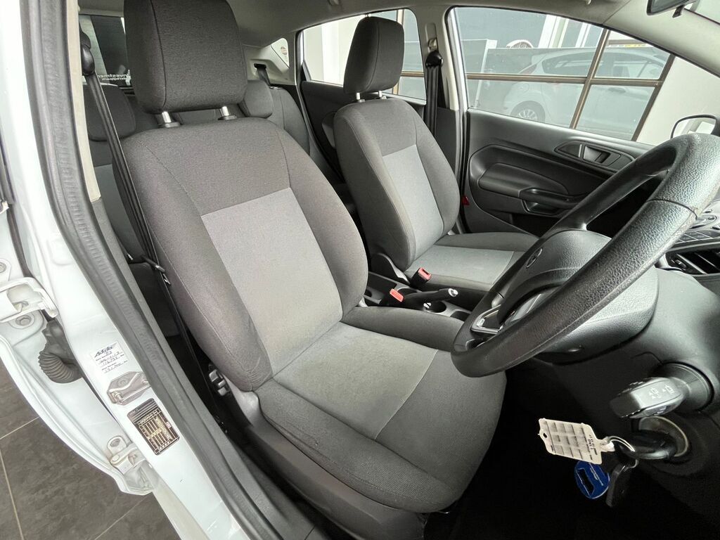 FORD FIESTA FIESTA 1.4 AMBIENTE 5 Dr - 7