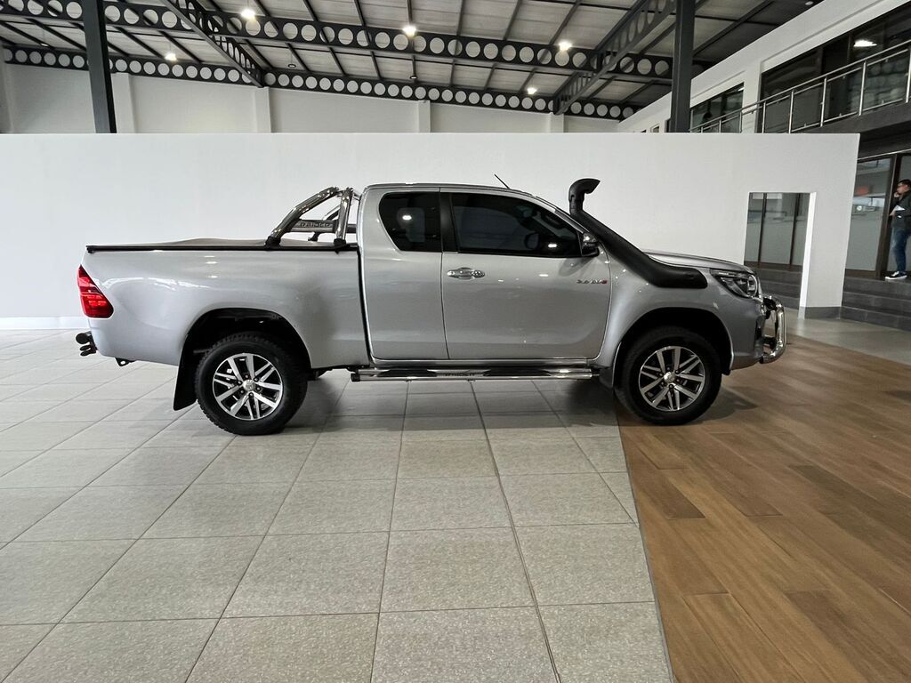 TOYOTA HILUX HILUX 2.8 GD-6 RB RAIDER A/T P/U E/CAB - 16