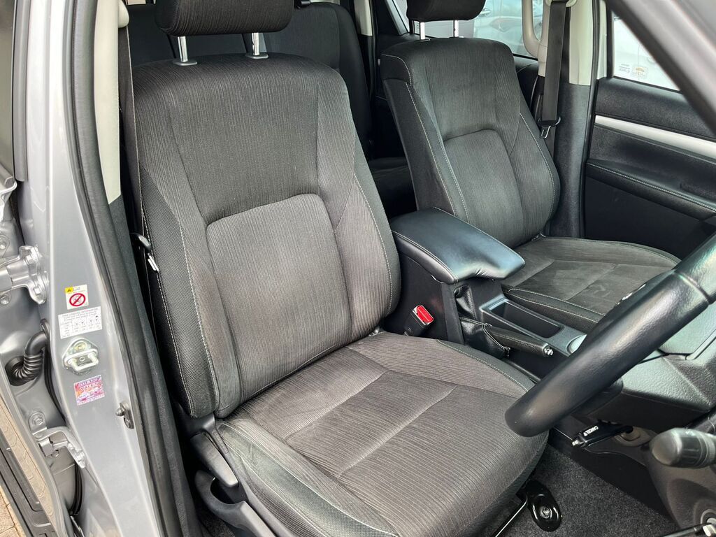 TOYOTA HILUX HILUX 2.8 GD-6 RAIDER 4X4 A/T P/U D/C - 8