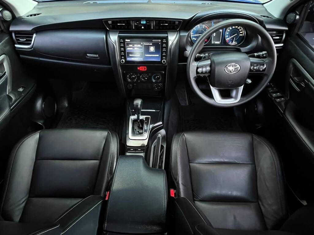 TOYOTA FORTUNER FORTUNER 2.4GD-6 4X4 A/T - 6