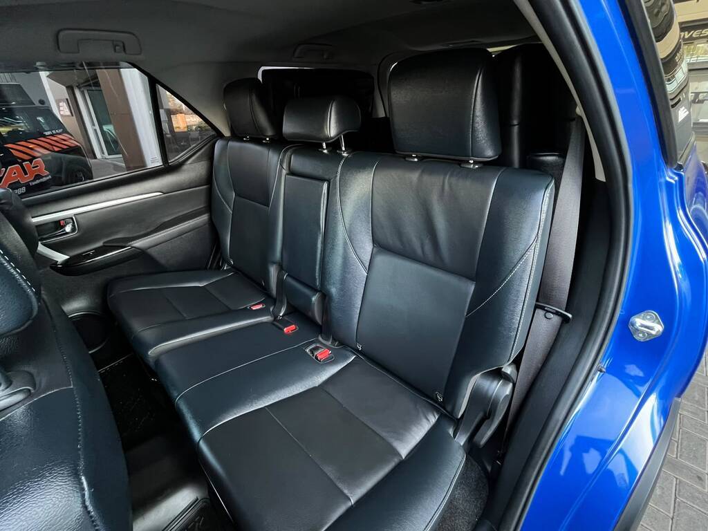 TOYOTA FORTUNER FORTUNER 2.4GD-6 4X4 A/T - 9