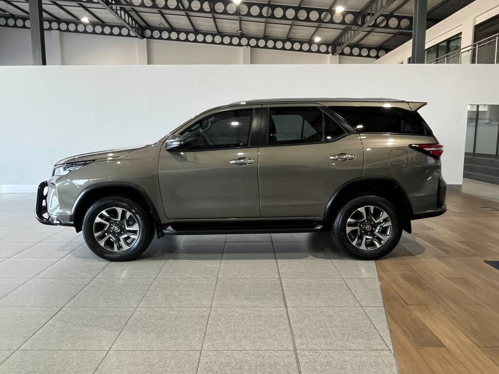 TOYOTA FORTUNER FORTUNER 2.4GD-6 R/B A/T - 17