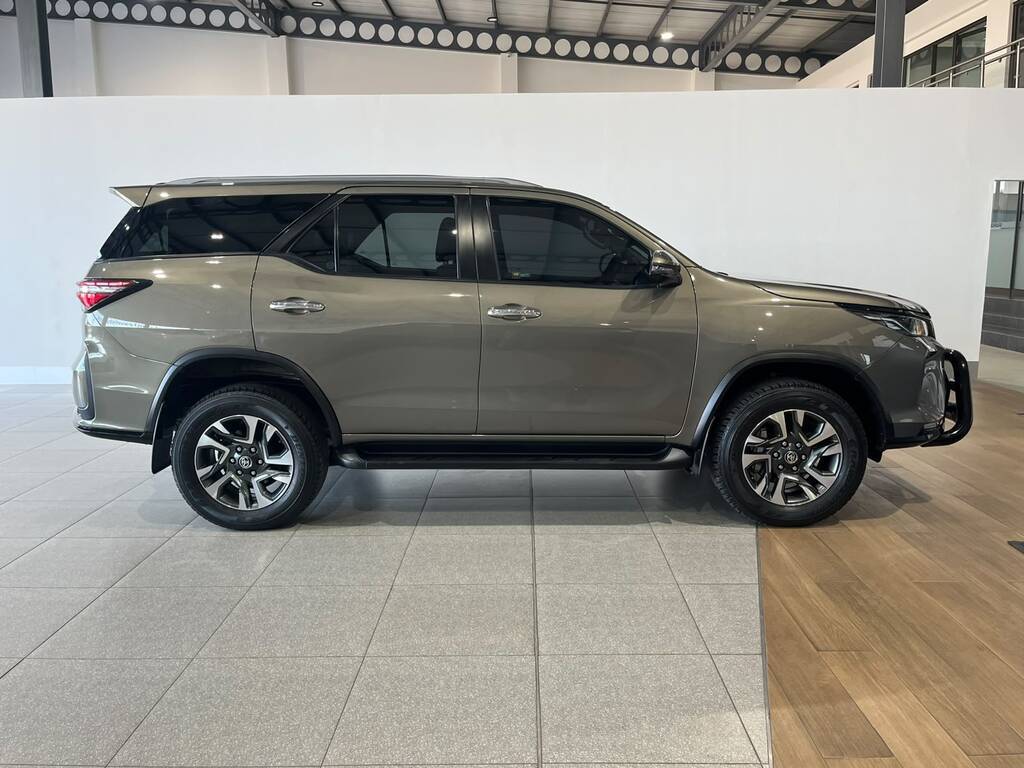 TOYOTA FORTUNER FORTUNER 2.4GD-6 R/B A/T - 18