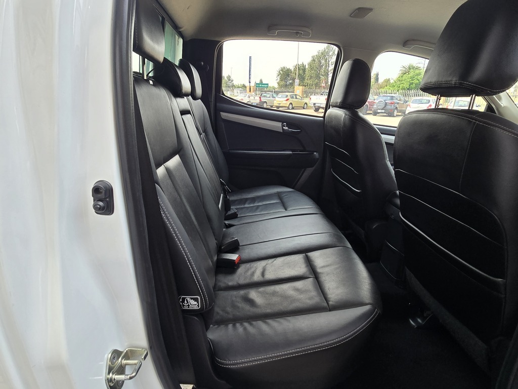 ISUZU D-MAX D-MAX 300 LX A/T D/C P/U