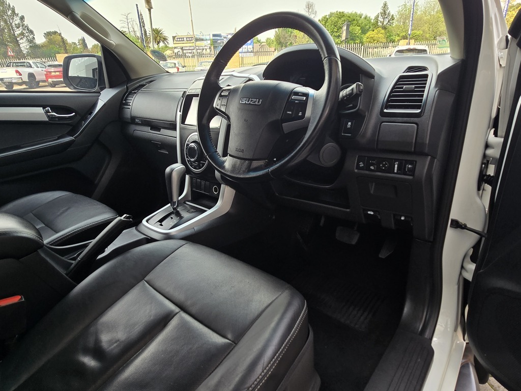 ISUZU D-MAX D-MAX 300 LX A/T D/C P/U