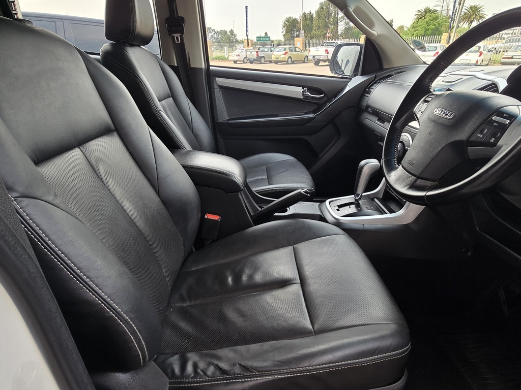 ISUZU D-MAX D-MAX 300 LX A/T D/C P/U