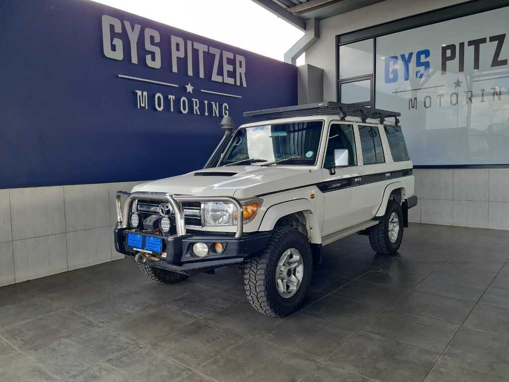 2017 Toyota LAND CRUISER 76 LANDCRUISER 76 4.5D V8 S/W photo
