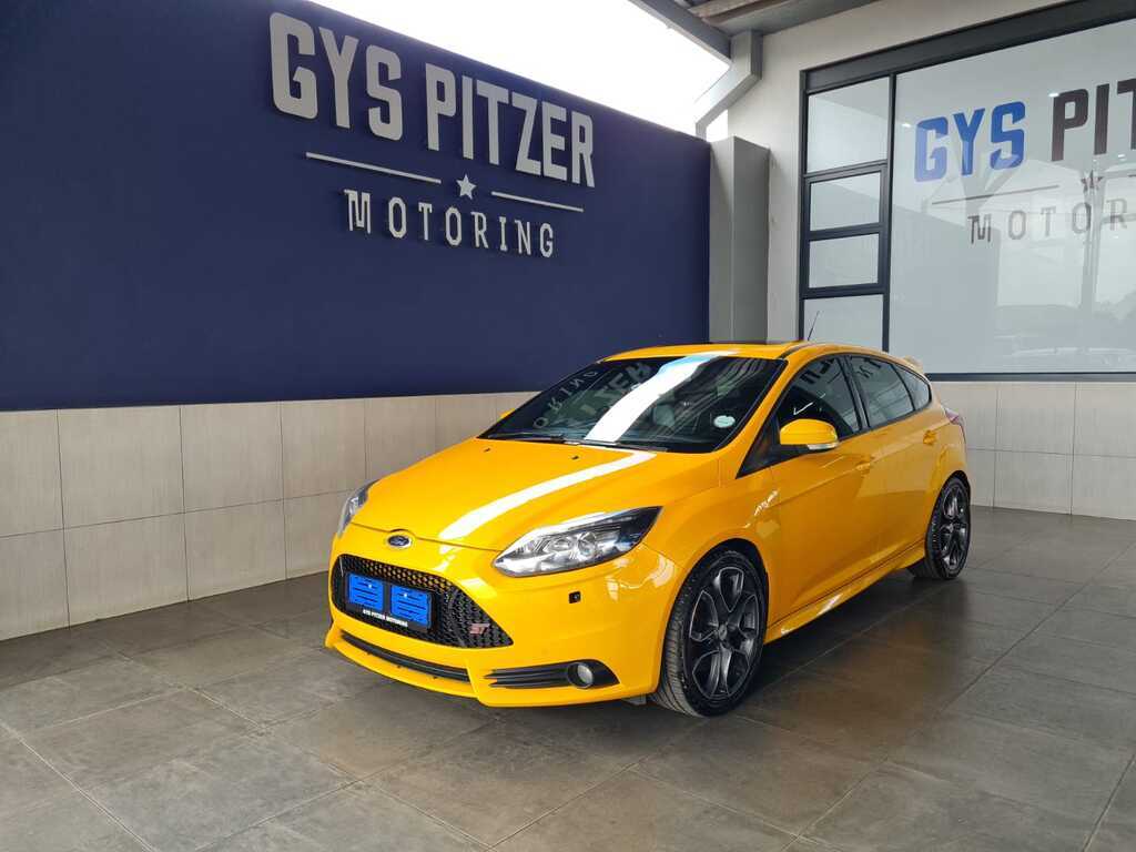 2013 Ford FOCUS FOCUS 2.0 GTDi ST3 (5DR) photo