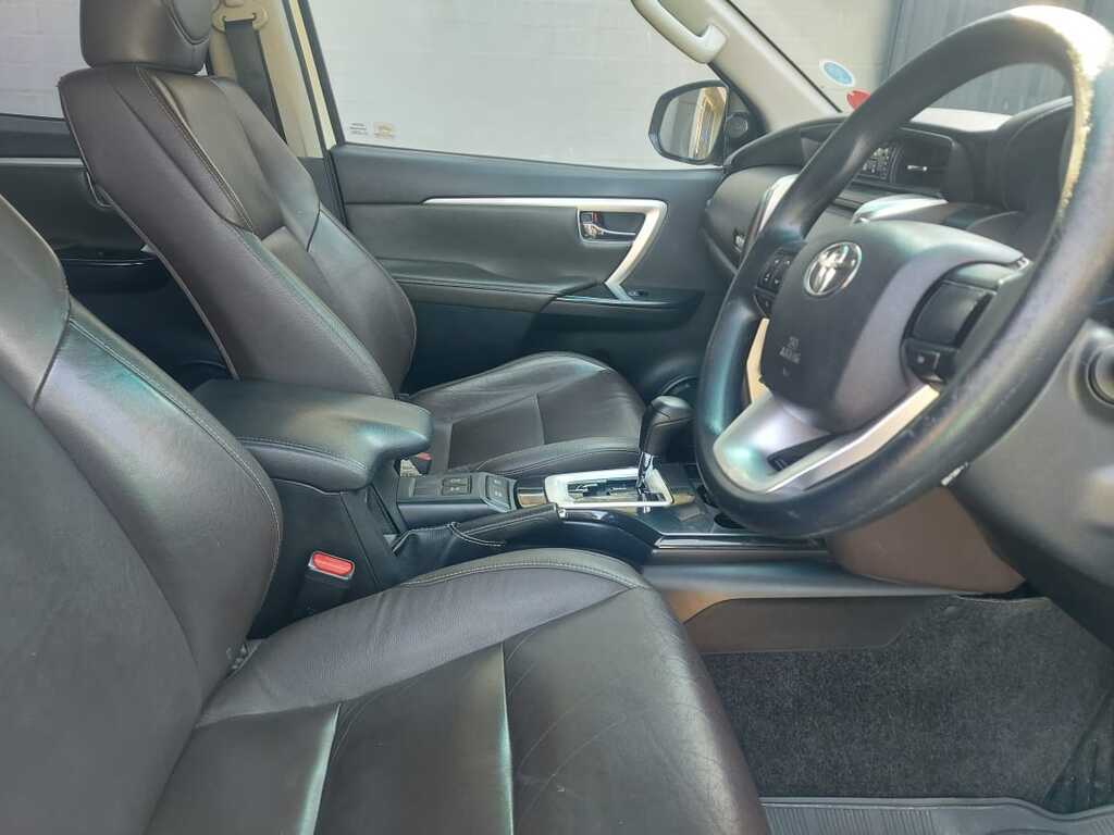 TOYOTA FORTUNER FORTUNER 2.4GD-6 4X4 A/T