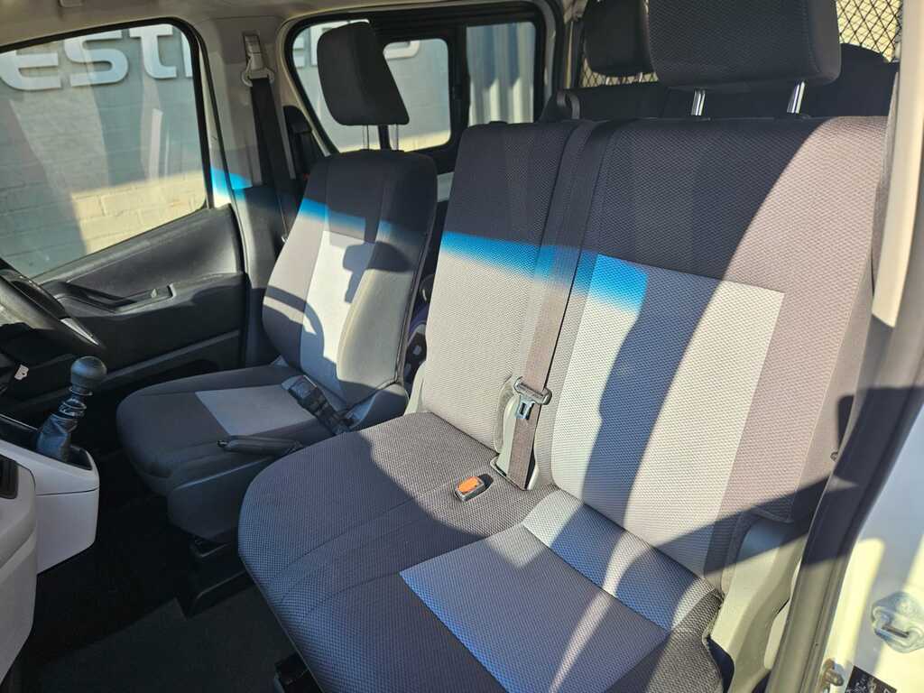 TOYOTA QUANTUM QUANTUM 2.8 LWB CREWCAB F/C P/V
