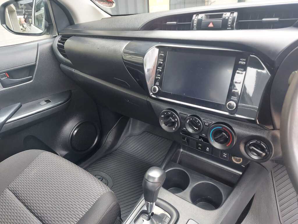 TOYOTA HILUX HILUX 2.4 GD-6 SRX 4X4 A/T P/U S/C