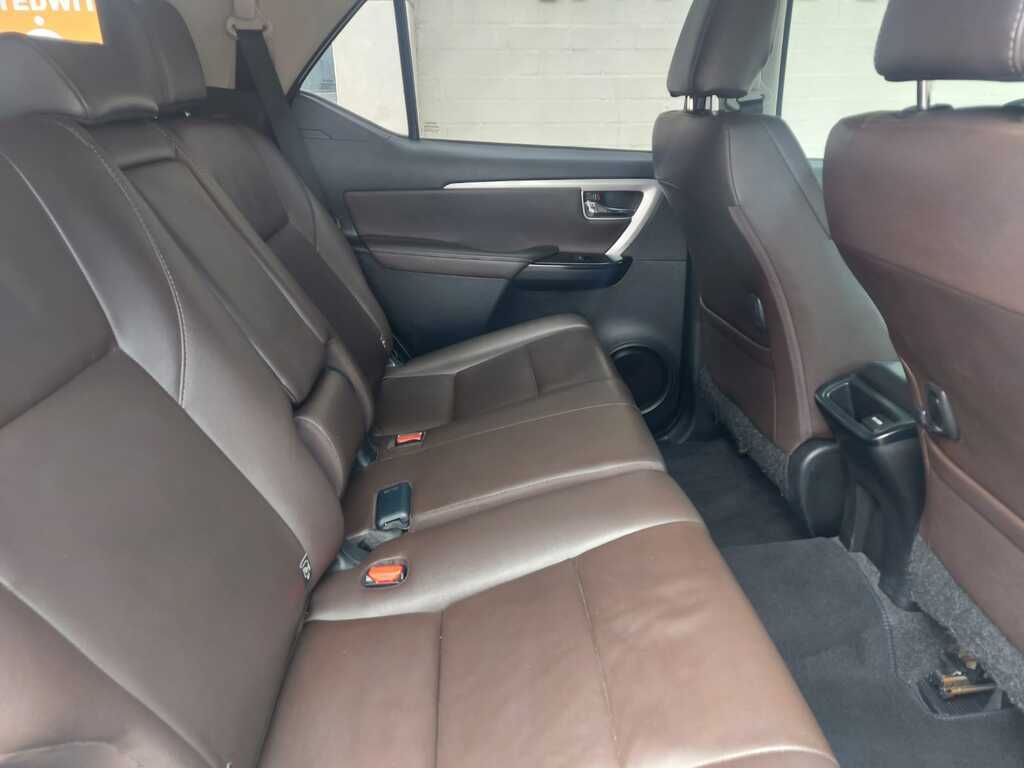 TOYOTA FORTUNER FORTUNER 2.4GD-6 R/B A/T