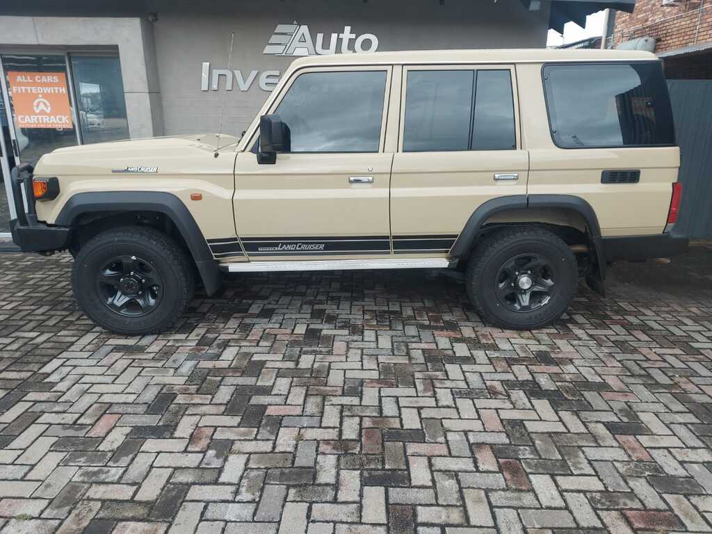 TOYOTA LAND CRUISER 70 LANDCRUISER 76 2.8 GD-6 S/W A/T - 4
