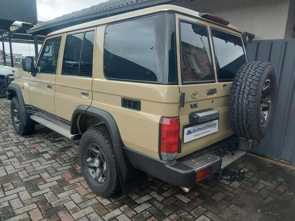 TOYOTA LAND CRUISER 70 LANDCRUISER 76 2.8 GD-6 S/W A/T - 5