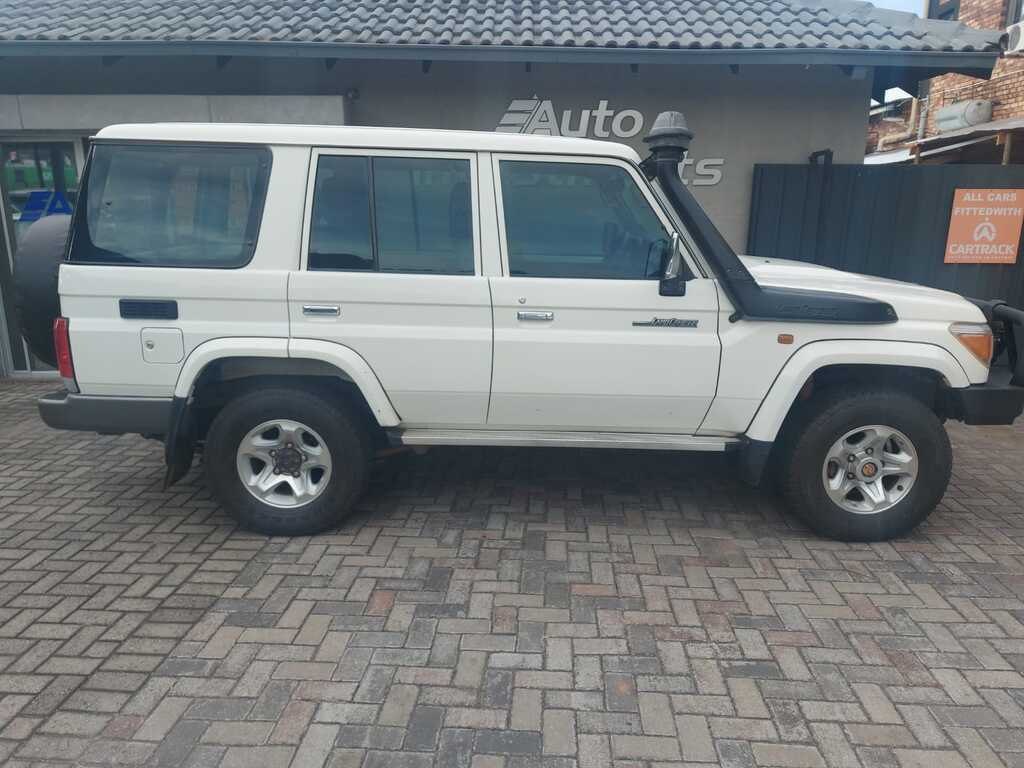 TOYOTA LAND CRUISER 70 LANDCRUISER 76 4.5D V8 S/W