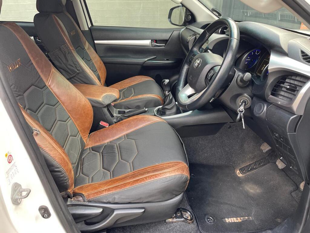 TOYOTA HILUX HILUX 2.8 GD-6 RAIDER 4X4 P/U D/C