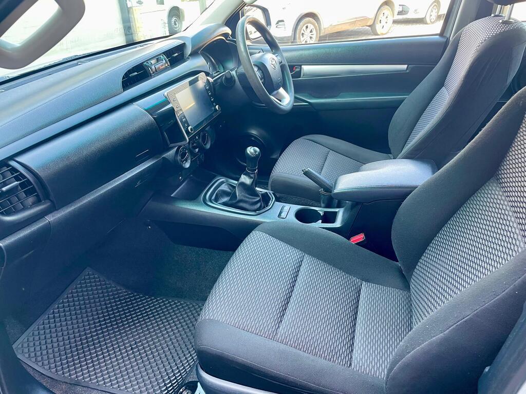 TOYOTA HILUX HILUX 2.4 GD-6 RB RAIDER P/U E/CAB - 17