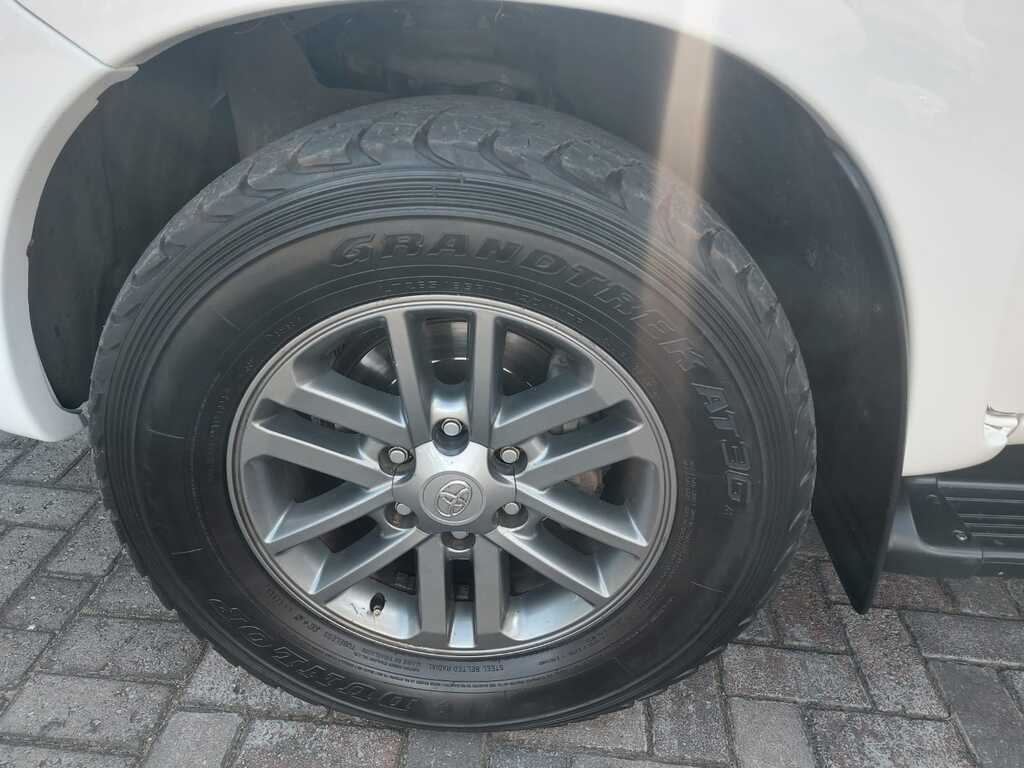 TOYOTA HILUX HILUX 3.0 D-4D LEGEND 45 4X4 A/T P/U D/C