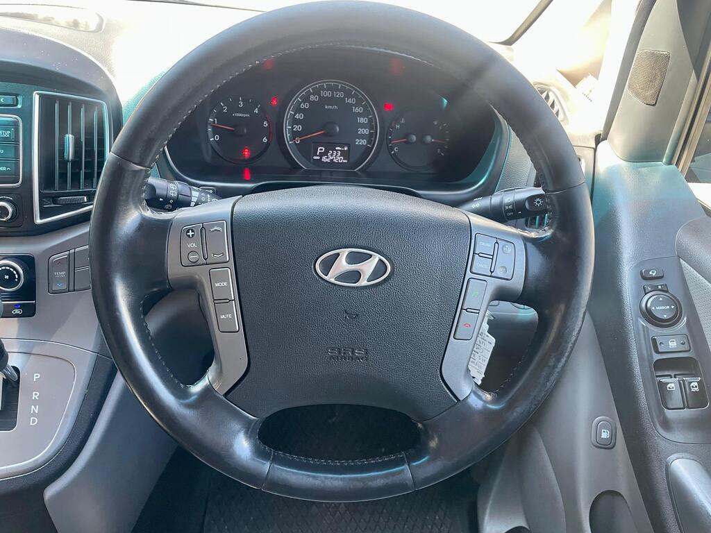 HYUNDAI H-1 H-1 2.5 CRDI A/T/ 2.5 ELITE A/T - 12