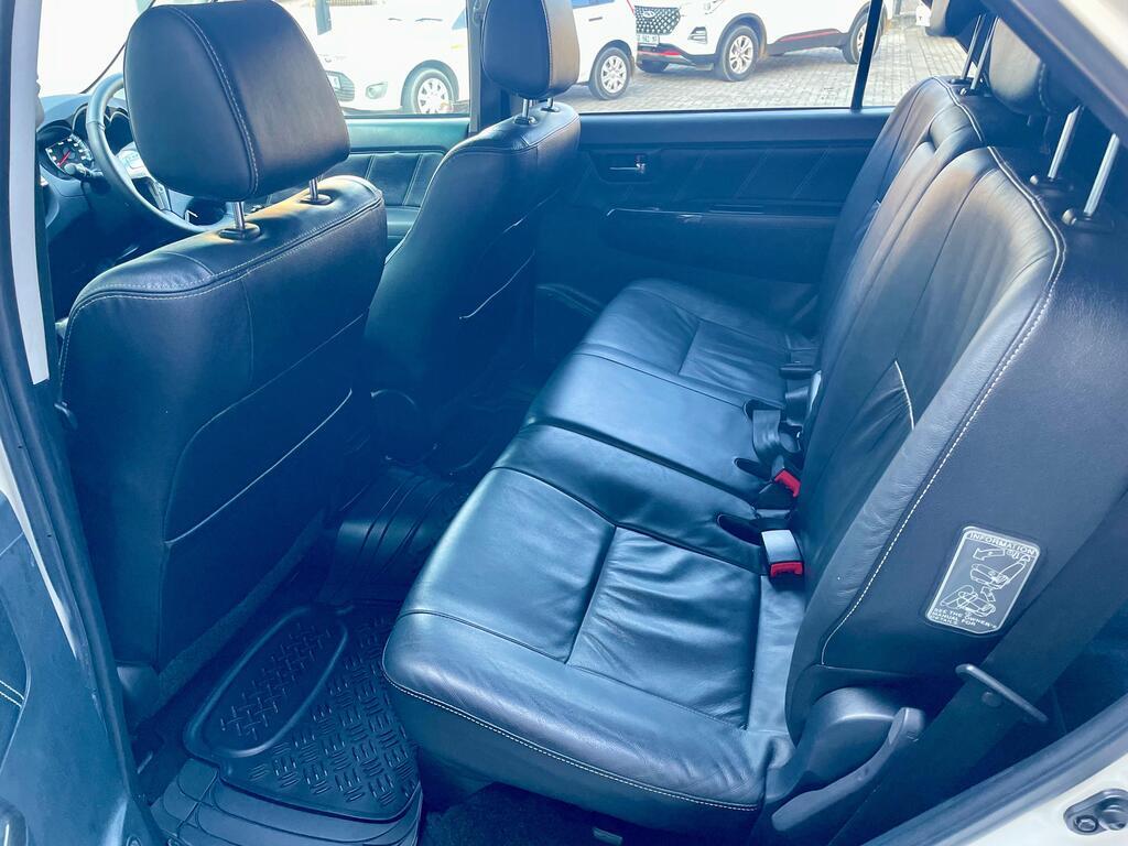 TOYOTA FORTUNER FORTUNER 3.0D-4D 4X4 A/T - 17