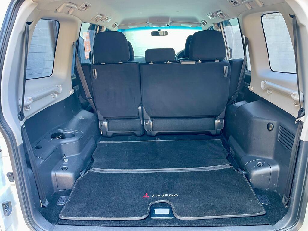 MITSUBISHI PAJERO PAJERO 3.2 Di - Dc GLX  A/T - 11