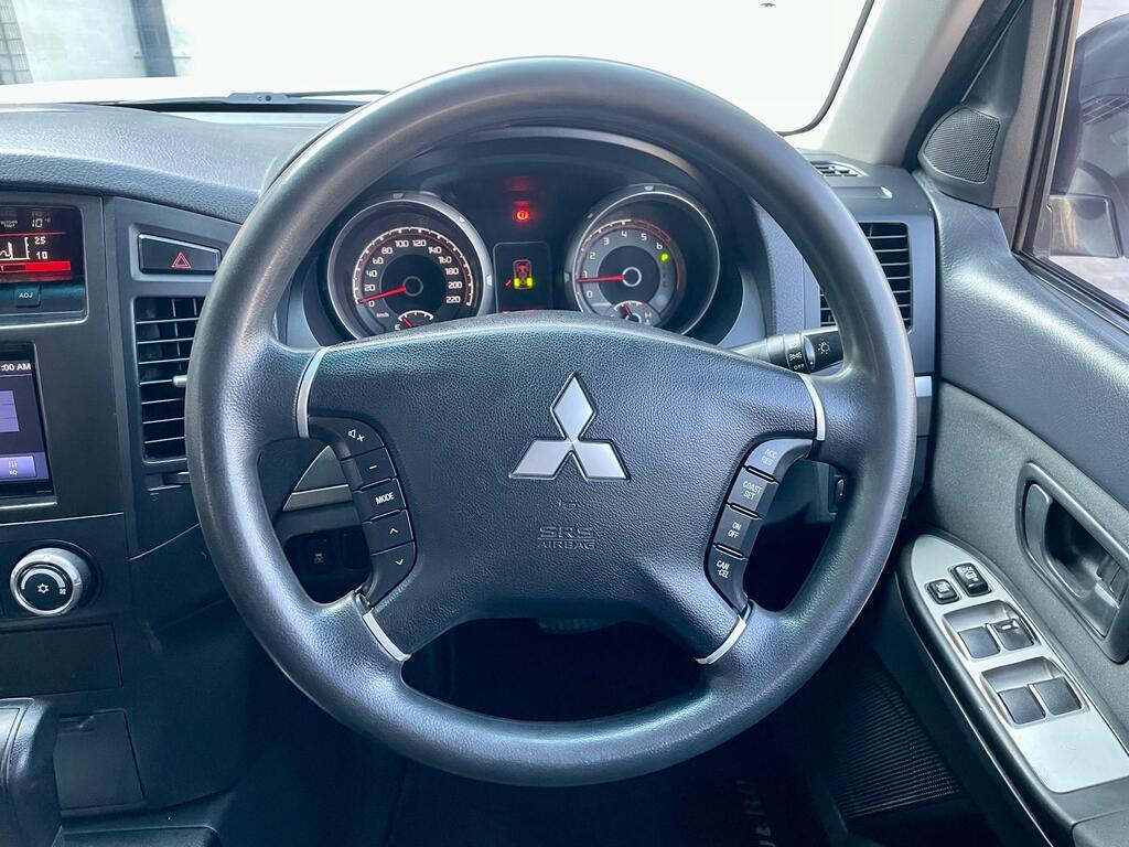 MITSUBISHI PAJERO PAJERO 3.2 Di - Dc GLX  A/T - 15