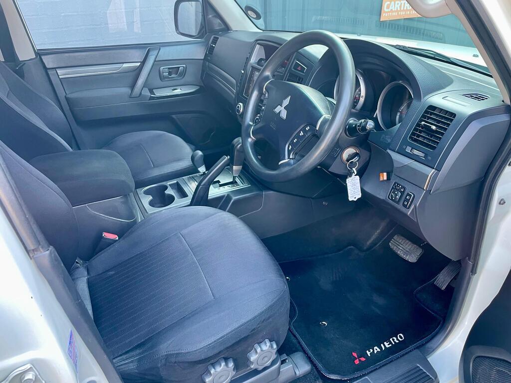 MITSUBISHI PAJERO PAJERO 3.2 Di - Dc GLX  A/T - 16