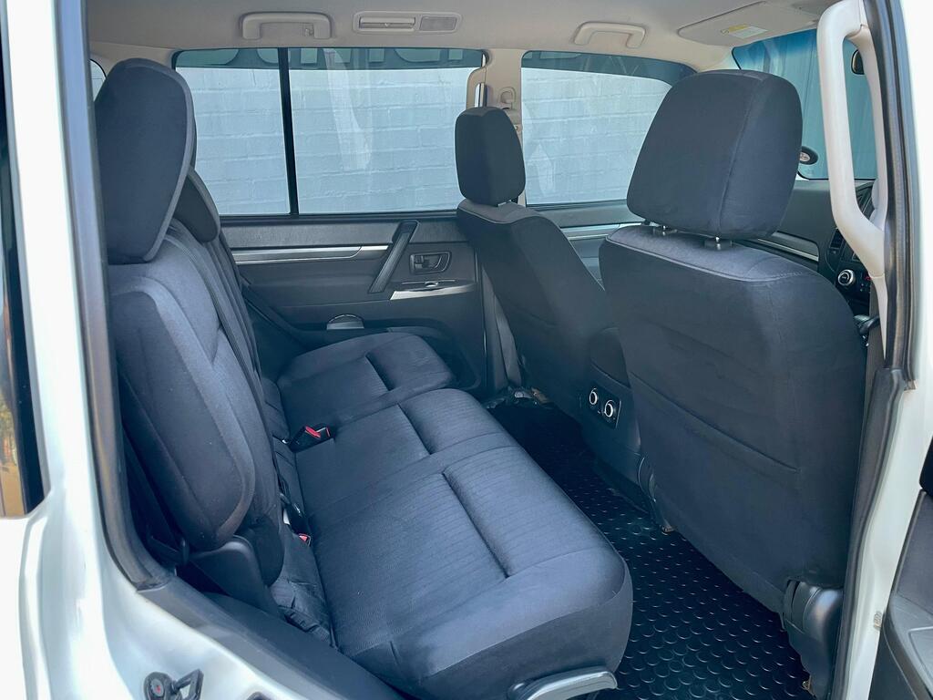 MITSUBISHI PAJERO PAJERO 3.2 Di - Dc GLX  A/T - 17