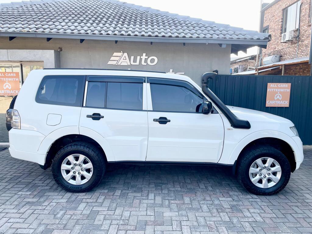 MITSUBISHI PAJERO PAJERO 3.2 Di - Dc GLX  A/T - 4