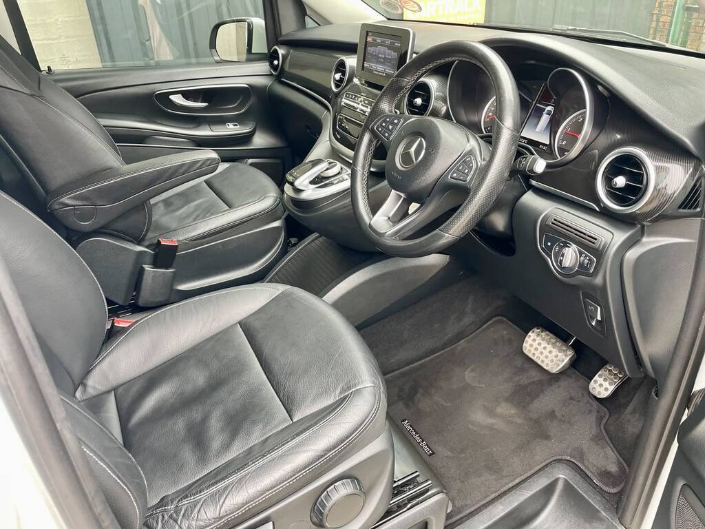 MERCEDES-BENZ VIANO V200 CDi A/T - 17