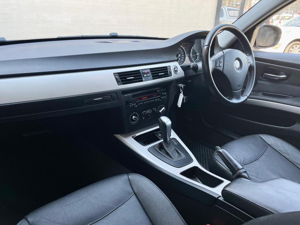 BMW 3 SERIES 320i A/T (E90) - 19