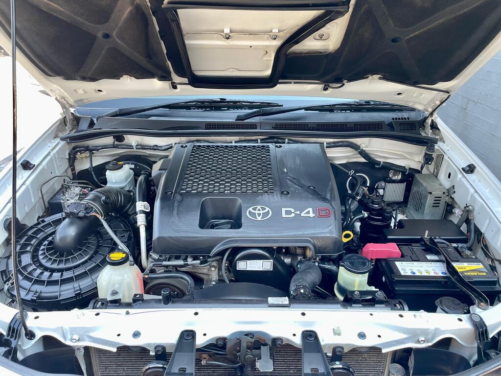 TOYOTA FORTUNER FORTUNER 3.0D-4D 4X4 A/T - 10
