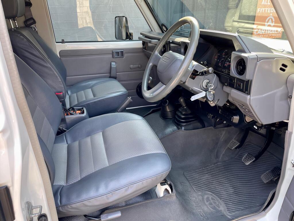 TOYOTA LAND CRUISER PICK UP LAND CRUISER 70 4.5P P/U S/C - 16