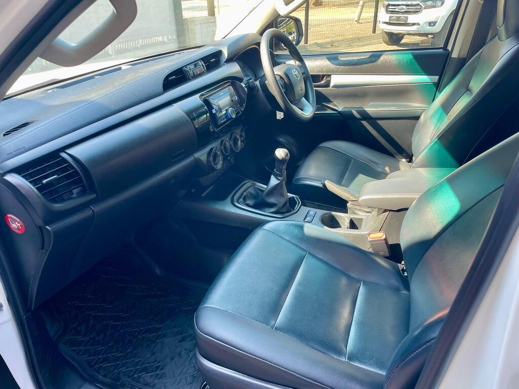 TOYOTA HILUX HILUX 2.4 GD-6 SR 4X4 P/U D/C - 17
