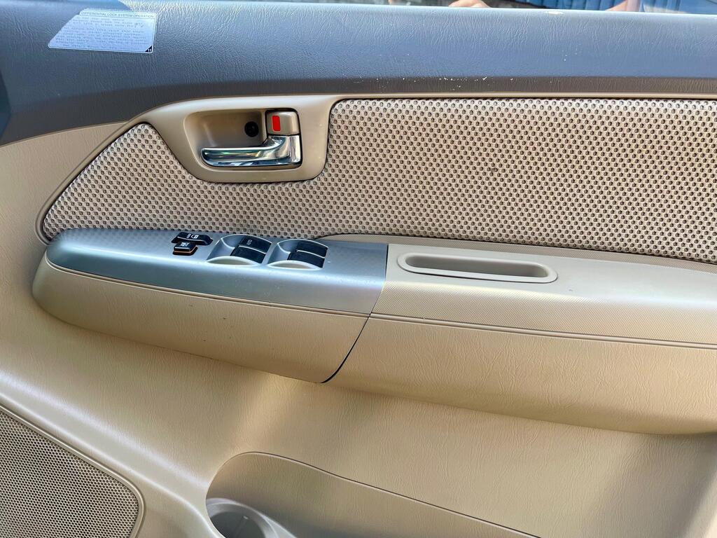 TOYOTA FORTUNER FORTUNER 2.5D-4D RB A/T - 19