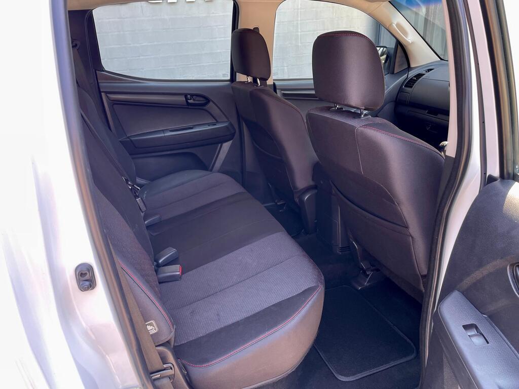 ISUZU D-MAX D-MAX 250 HO HI-RIDE 4X4 D/C P/U - 18